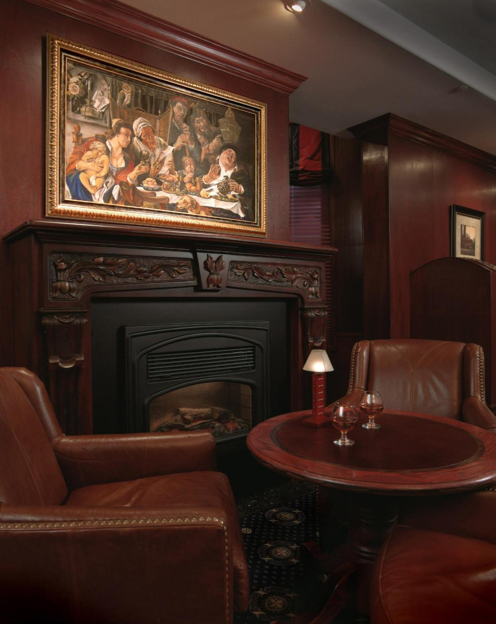 Hotel Chateau Louis & Conference Centre 3*