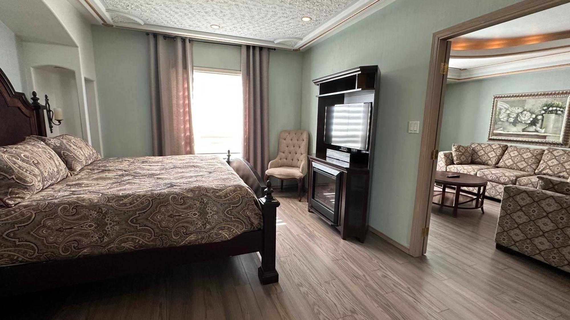 Chateau Louis & Conference Centre Hotel Edmonton