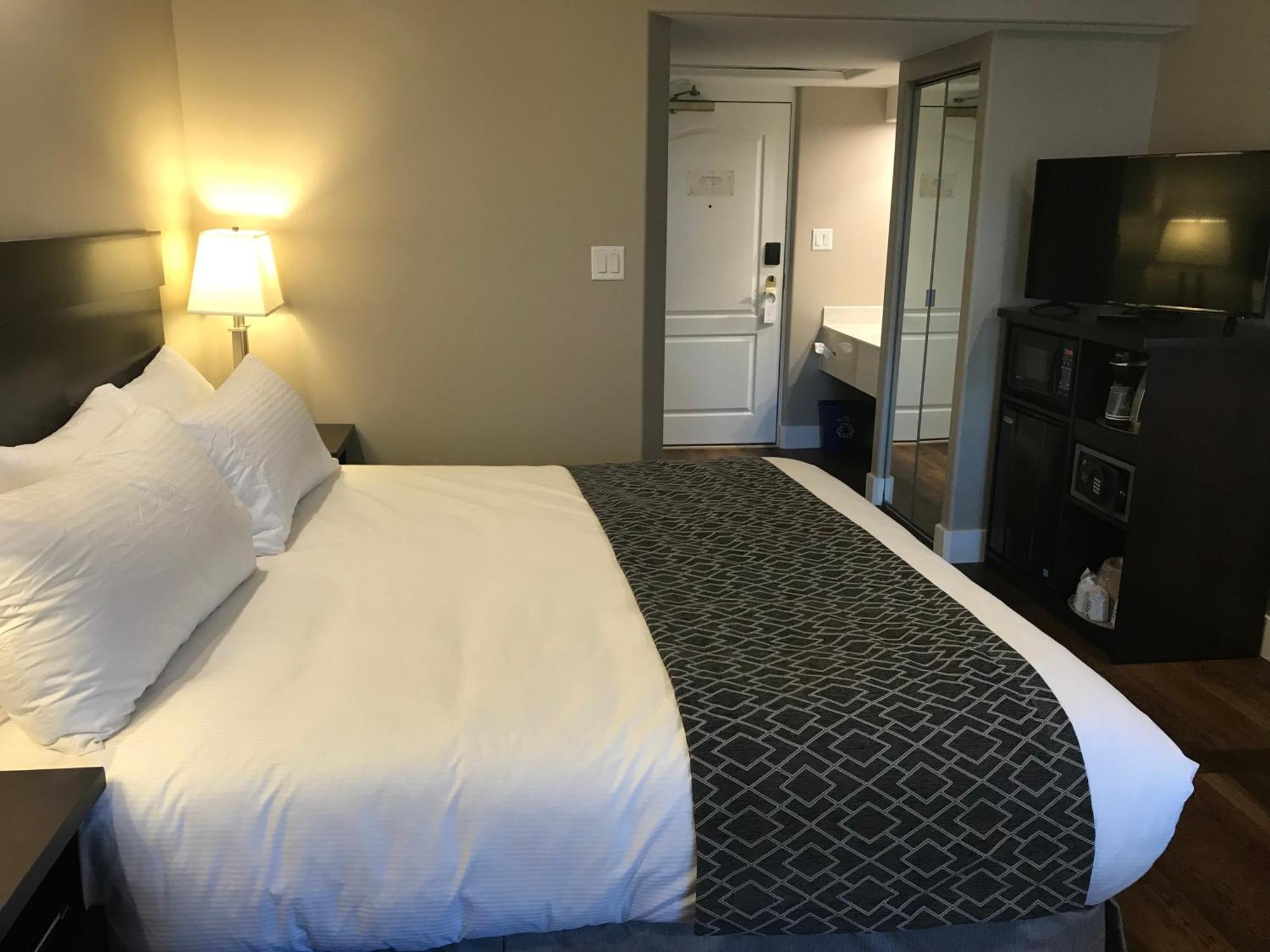 Chateau Louis & Conference Centre Hotel